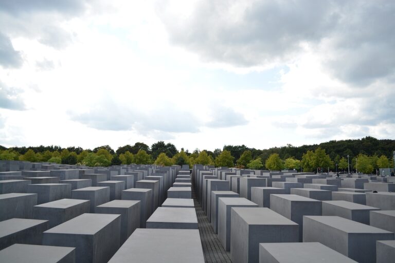 memorial, holocaust, judendenkmal-937396.jpg